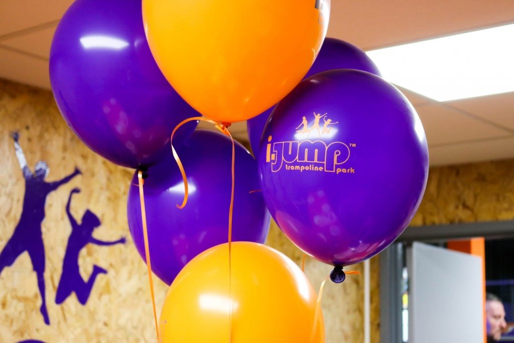 birthday party balloons at ijump trampoline park
